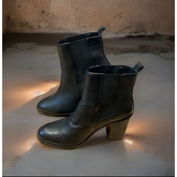 Splendid Women Boots Soft Leather Rocker 8 Heels Black 3.5” Heals Vibram - Picture 1 of 12